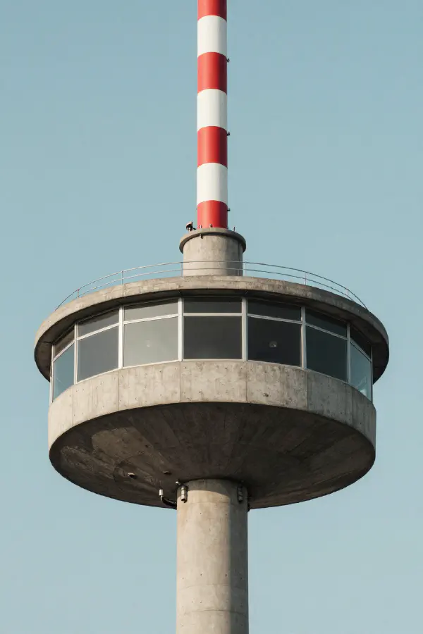 極簡建築攝影：電視塔特寫