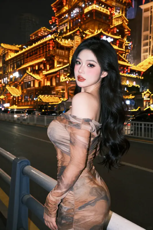 Hongya Cave Night Portrait - Flash Photography